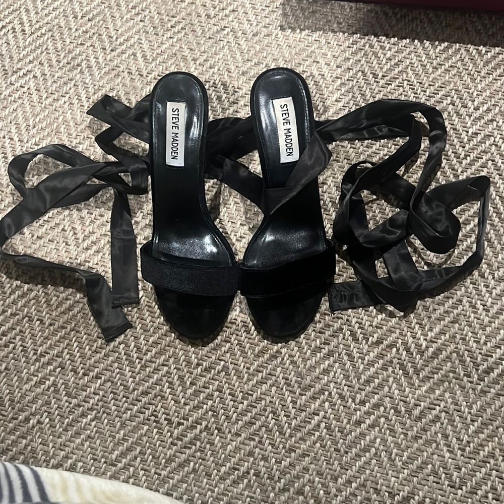 Steve Madden Promise Heel in Black